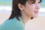 杨紫短发海边清新风壁纸