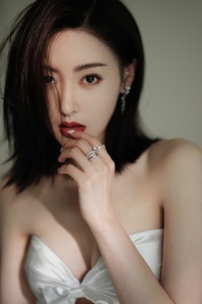 Zhang Tianai's hot figure and sexy photo in bow-tie hollow skirt