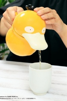Cute kettle around Kodak Duck