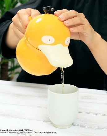Cute kettle around Kodak Duck
