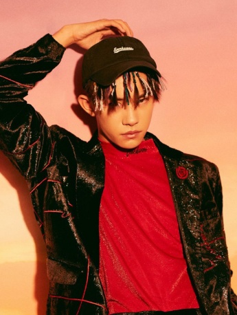 易烊千璽髒辮造型帥氣寫真手機壁紙