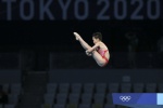 Quan Hongchan's 10-meter diving scene with extremely clear and beautiful pictures