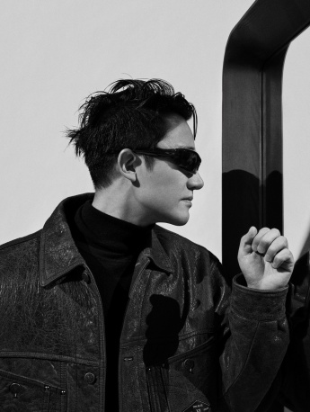 Huang Xuan's Harper's Bazaar Men's April Cover Photo