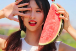 夏季吃瓜女孩魅力清純真人頭像圖片