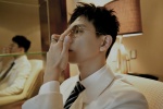 Li Xian handsome photo in white suit