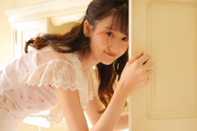 蜜桃女孩甜美寫真桌麵壁紙