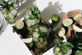 Fruit meal pictures on the table desktop wallpaper