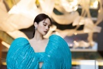 Rainie Yang's charming and sexy photos in fashionable dresses