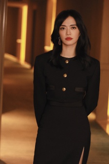 Yao Chen modern sexy photo in black dress