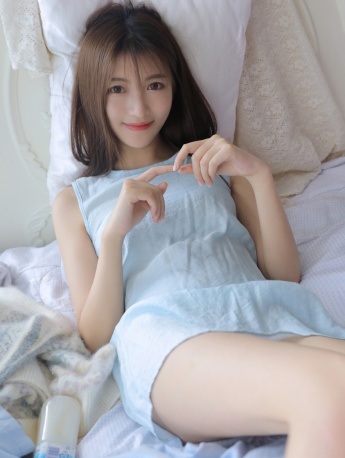 高颜值美女妩媚妖娆撩人写真