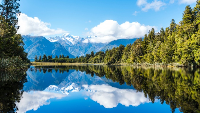 Fresh scenery wallpaper of snowy mountains and lakes in the distance
