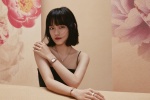 Wen Qi's charming and sexy photos in fashion magazine