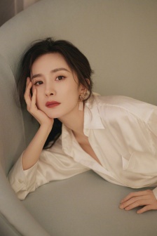 杨幂简约优雅性感写真图片