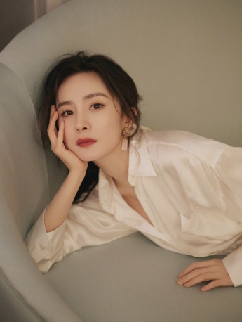 Yang Mi's simple, elegant and sexy photo pictures