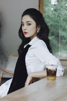 Photos of beauty Nazha’s intellectual temperament