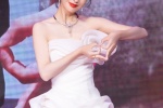 Tong Liya elegant and sexy photo in white tube top dress