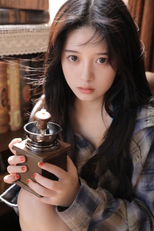 清新可人的原宿风美女闺房写真照片