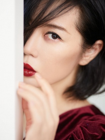 余男优雅气质写真手机壁纸