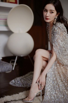 杨幂梦幻星流光斗篷裙性感写真