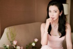 Li Bingbing sexy photo in pink breast-wrapped dress
