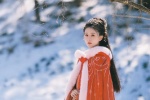 Qiao Xin's beautiful costume photo in the snow