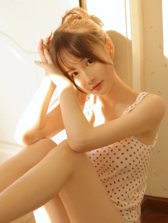 Photos of beautiful and sexy beauties in suspender shorts