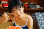 短发美女露背吊带泳衣装诱惑写真