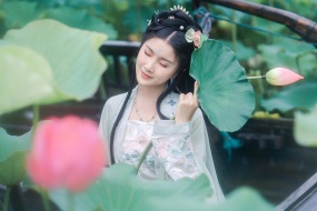 Ancient style Hanfu beauty pictures desktop wallpaper