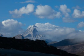 大自然山峰美景图片桌面壁纸