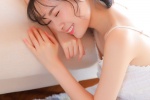Sexy private photos of beautiful women with fragrant shoulder straps and fair skin
