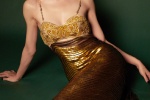 钟楚曦金色吊带长裙性感写真