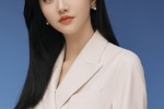 Jing Tian’s intellectual and sexy photo in beige suit