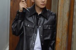 Li Yifeng's lazy and handsome photo in black leather jacket