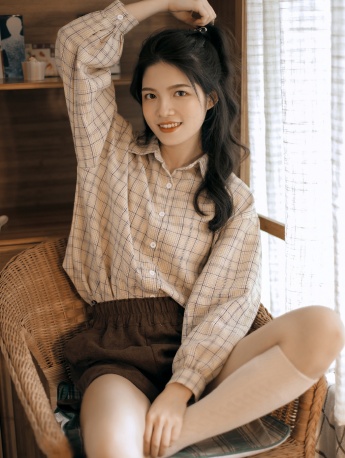 長腿超短裙美女私房復古寫真