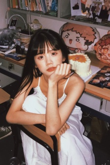 井川里予可爱照片手机壁纸