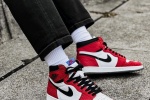 Nike AJ1 Chicago on-foot pictures