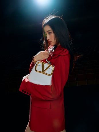 關曉彤劇場質感光影性感寫真