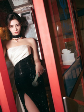 THE9 Xu Jiaqi sexy photo in bow tube top dress