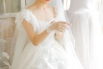 优雅白色婚纱裙美女唯美写真图片