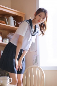 居家美女海軍制服性感誘惑寫真