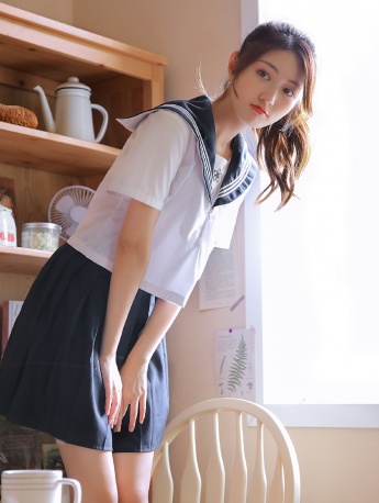 居家美女海军制服性感诱惑写真