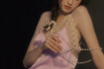 欧美美女性感吊带睡裙写真图片