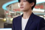 易烊千玺儒雅西服沉稳帅气写真