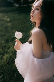 Sexy photo pictures of Shen Mengchen in fresh taro purple tutu skirt