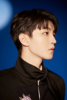 Photos of Wang Junkai's handsome boyish temperament