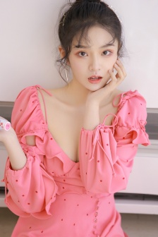 性感粉红少女写真手机壁纸