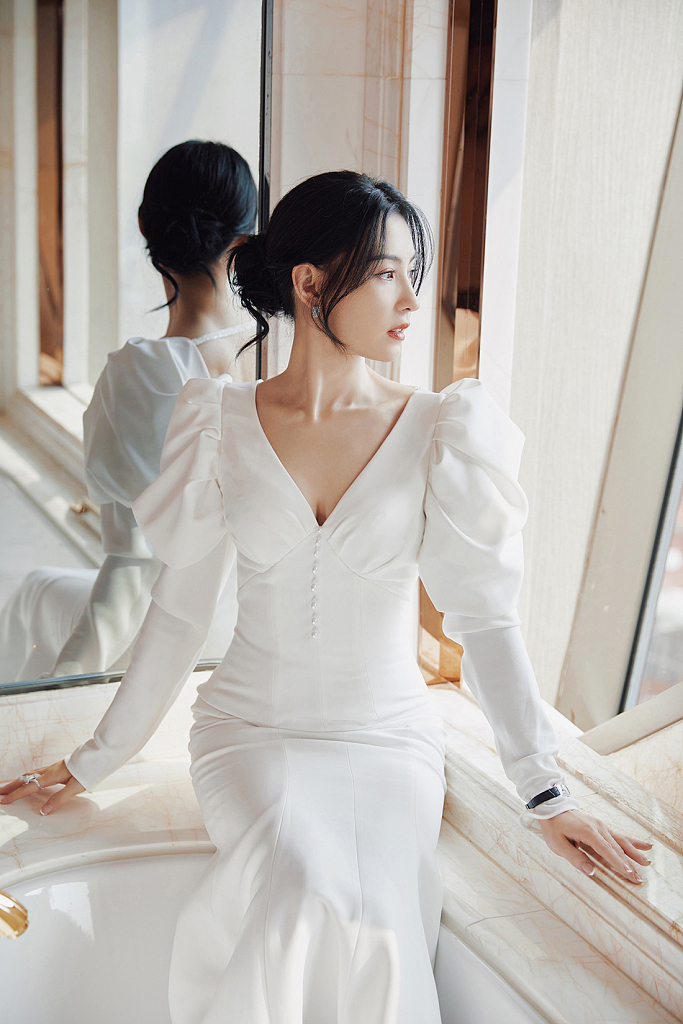 张柏芝白色礼服优雅性感写真