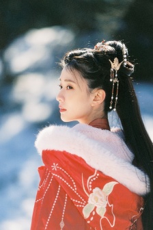 喬欣雪中唯美古裝寫真