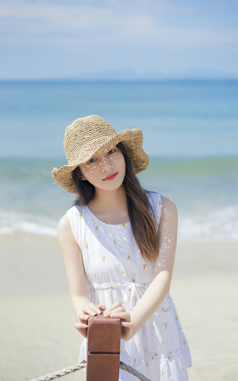 夏日海边草帽美女手机壁纸