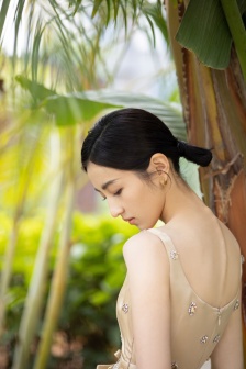 Zhang Zifeng's sexy photo of the 34th Golden Rooster Awards